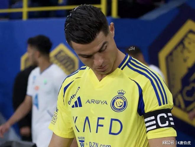 包含那不勒斯轻取巴黎圣日耳曼，C罗乌龙送礼世界杯的词条